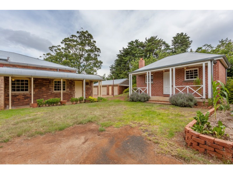 22 Hilltop Crescent, Blue Mountain Heights QLD 4350