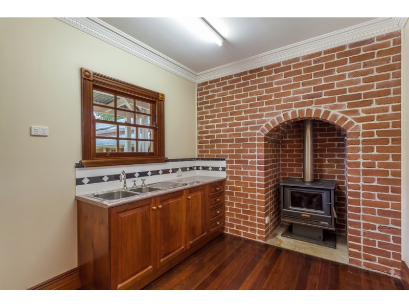 22 Hilltop Crescent, Blue Mountain Heights QLD 4350