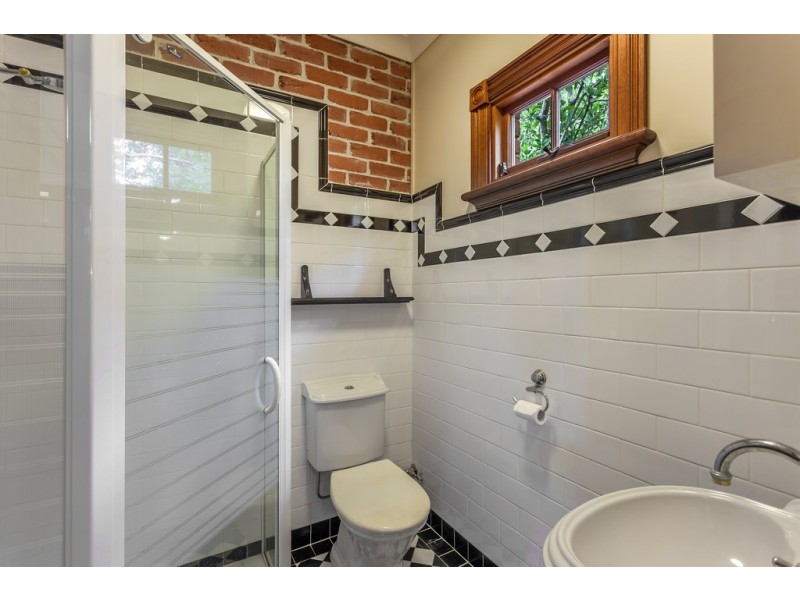 22 Hilltop Crescent, Blue Mountain Heights QLD 4350