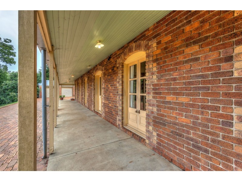 22 Hilltop Crescent, Blue Mountain Heights QLD 4350