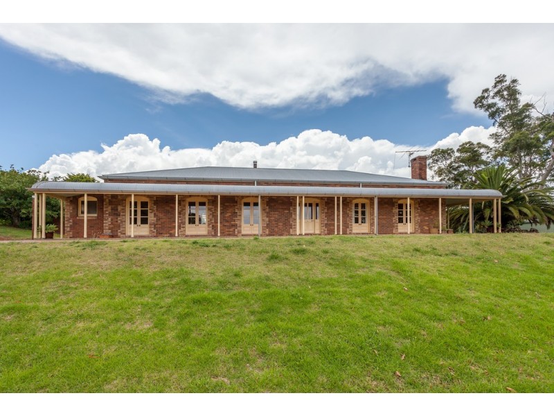 22 Hilltop Crescent, Blue Mountain Heights QLD 4350