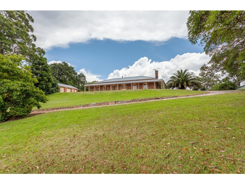 22 Hilltop Crescent, Blue Mountain Heights QLD 4350