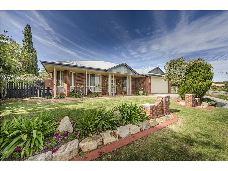 18 Banksdale Drive, Middle Ridge QLD 4350