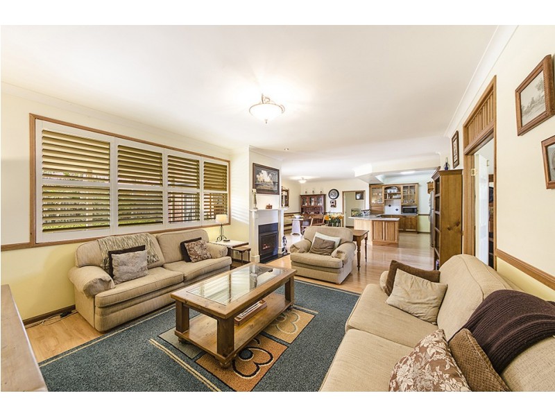 18 Banksdale Drive, Middle Ridge QLD 4350