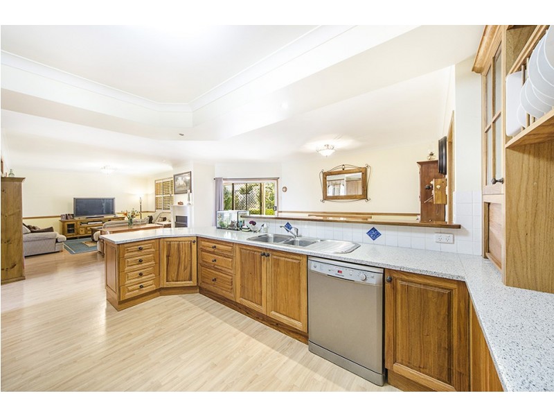 18 Banksdale Drive, Middle Ridge QLD 4350