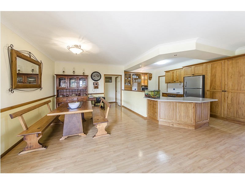 18 Banksdale Drive, Middle Ridge QLD 4350