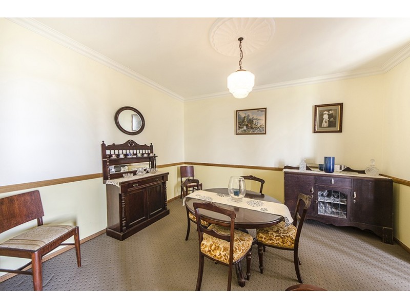 18 Banksdale Drive, Middle Ridge QLD 4350