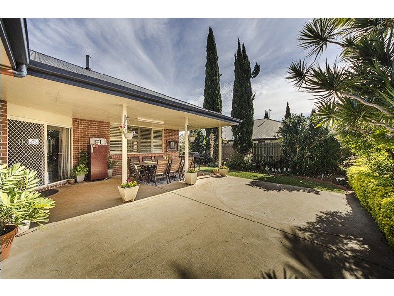 18 Banksdale Drive, Middle Ridge QLD 4350