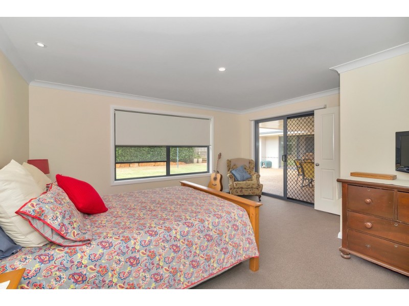 26 Hinchcliffe Drive, Kearneys Spring QLD 4350