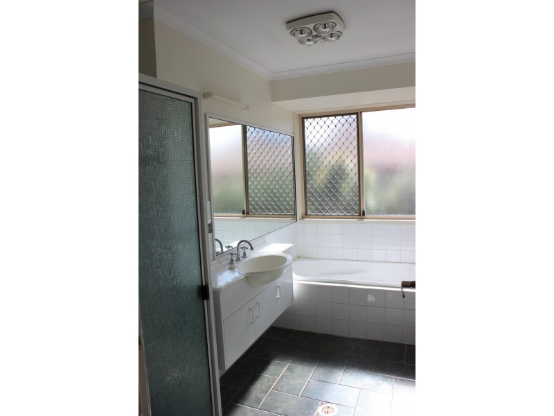 9 Fern Drive, Kearneys Spring QLD 4350