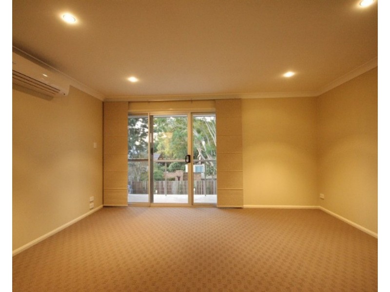 2/2A Daranlee Court, East Toowoomba QLD 4350
