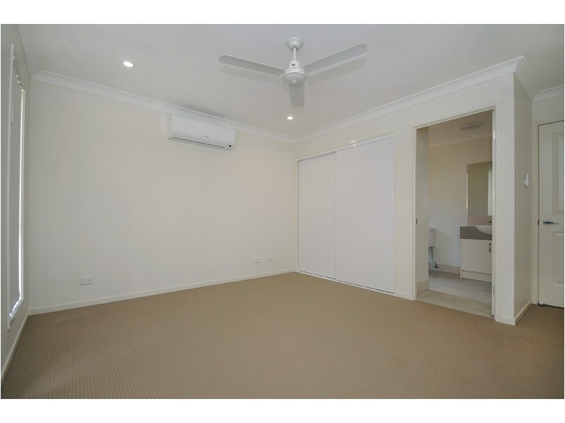 1/223 Greenwattle Street, Cranley QLD 4350