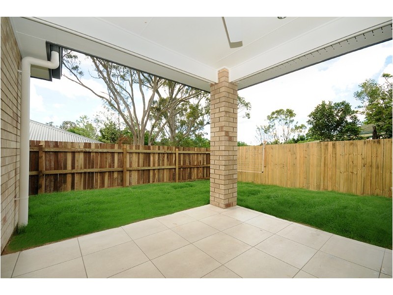 2/223 Greenwattle Street, Cranley QLD 4350