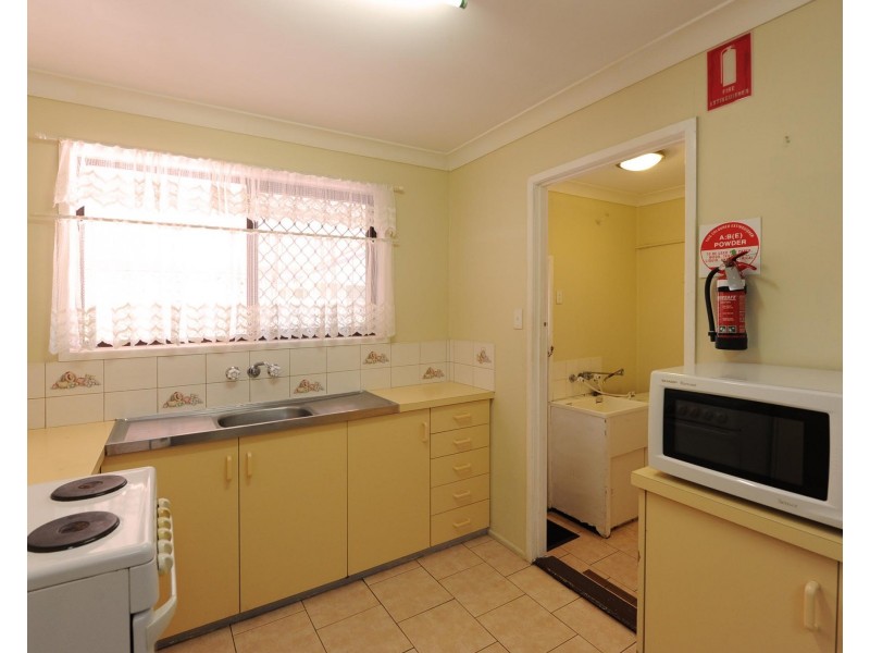 2/56 Hursley Rd, Newtown QLD 4350