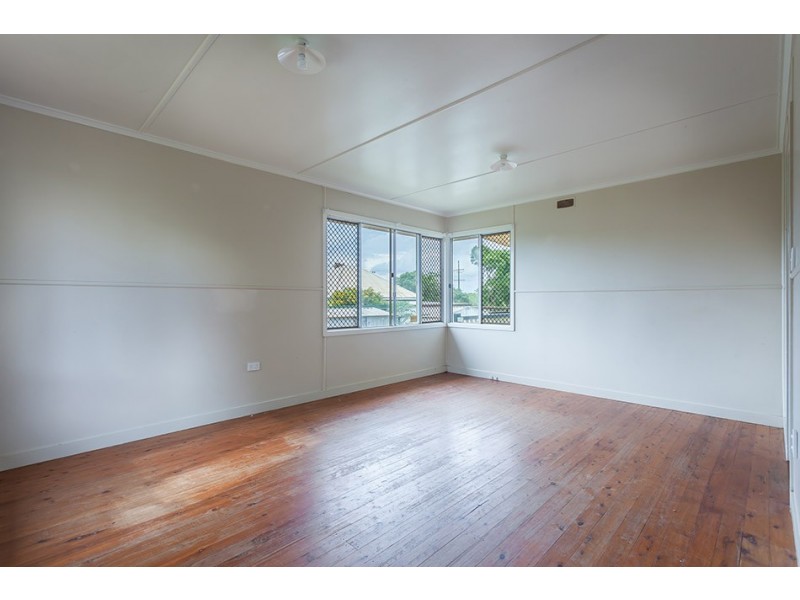 8 Hampton Street, Newtown QLD 4350