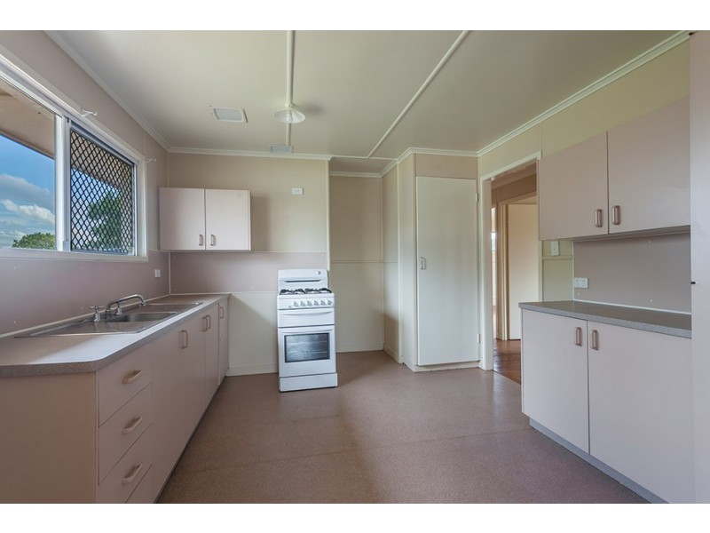 8 Hampton Street, Newtown QLD 4350