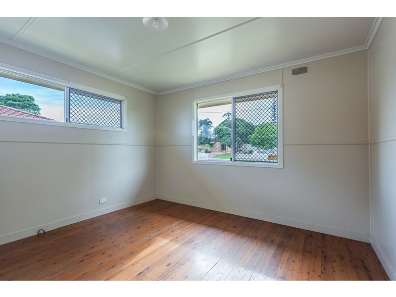 8 Hampton Street, Newtown QLD 4350