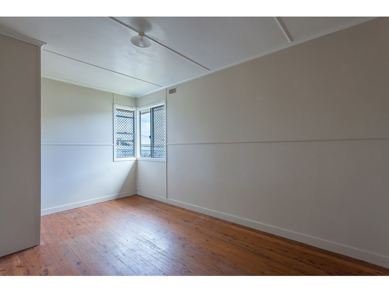 8 Hampton Street, Newtown QLD 4350