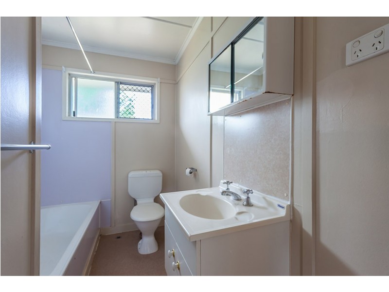 8 Hampton Street, Newtown QLD 4350