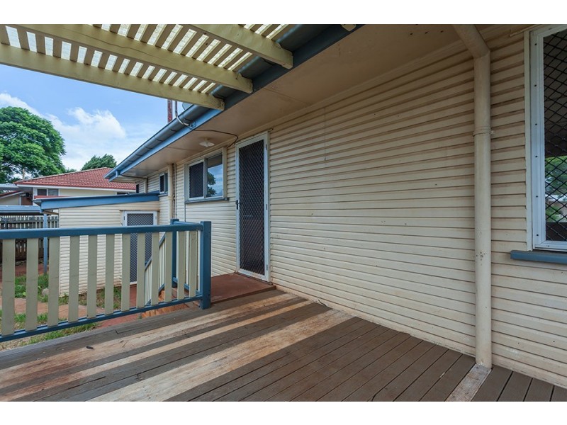 8 Hampton Street, Newtown QLD 4350