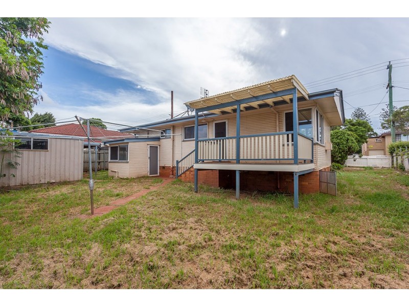 8 Hampton Street, Newtown QLD 4350