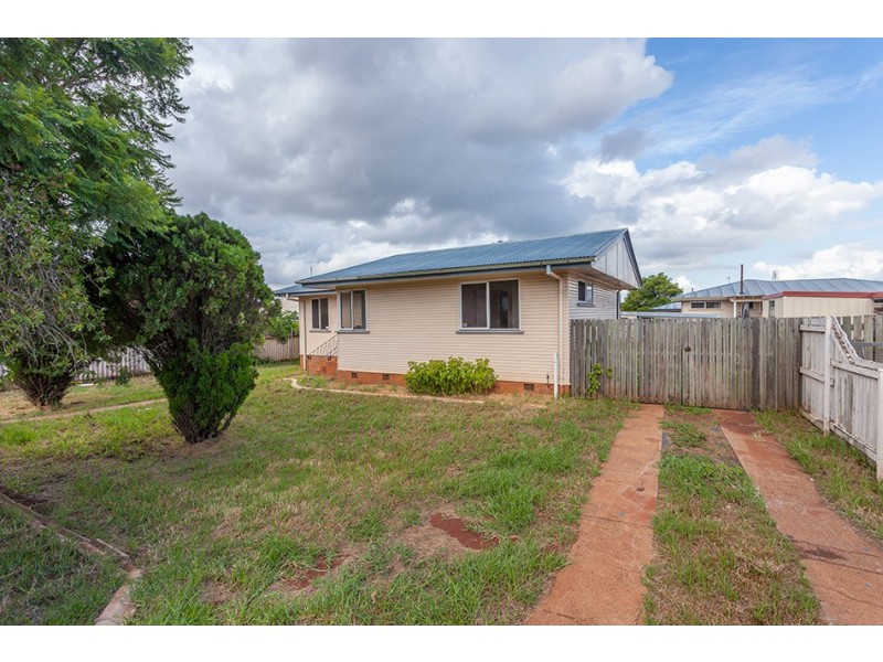 8 Hampton Street, Newtown QLD 4350