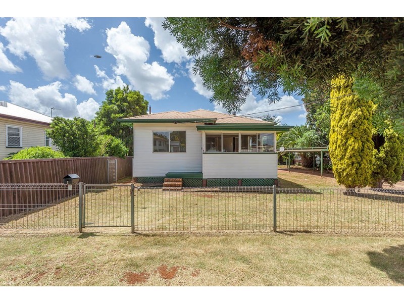 1 Race Street, Newtown QLD 4350