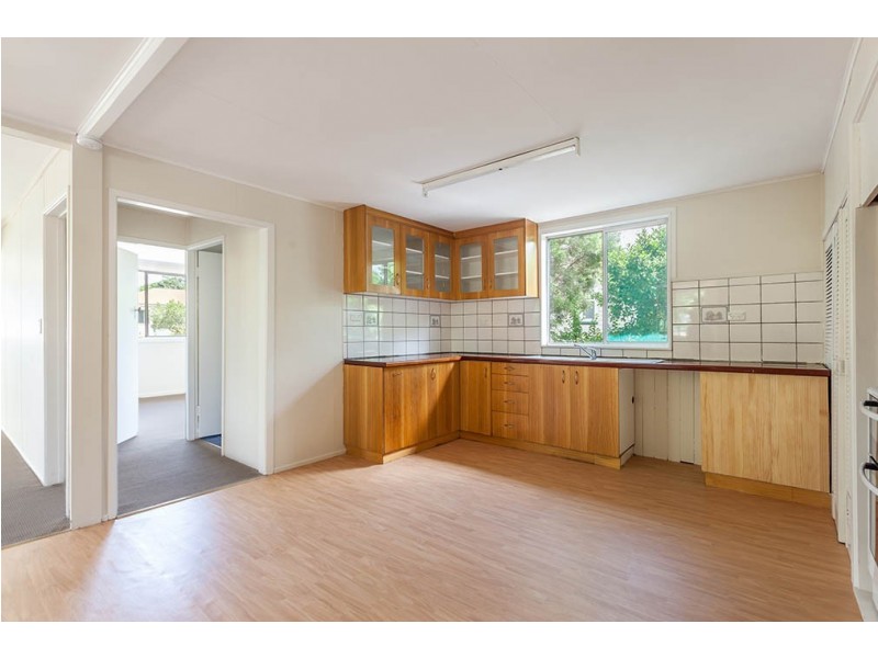 1 Race Street, Newtown QLD 4350