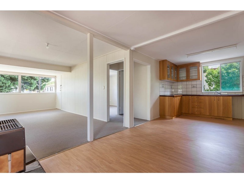 1 Race Street, Newtown QLD 4350