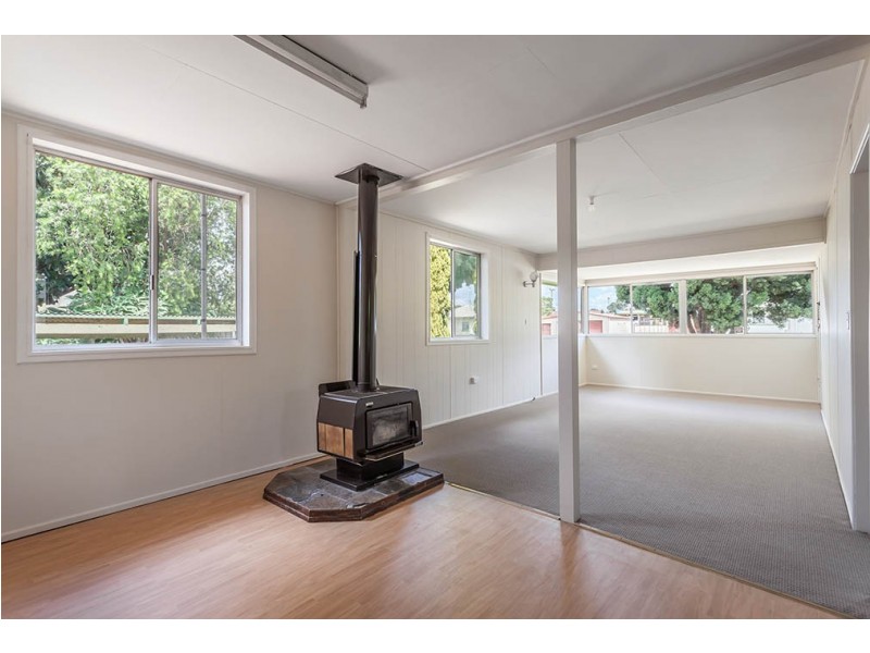 1 Race Street, Newtown QLD 4350