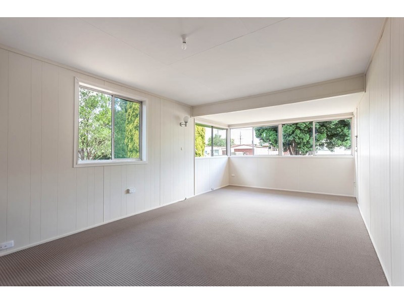 1 Race Street, Newtown QLD 4350