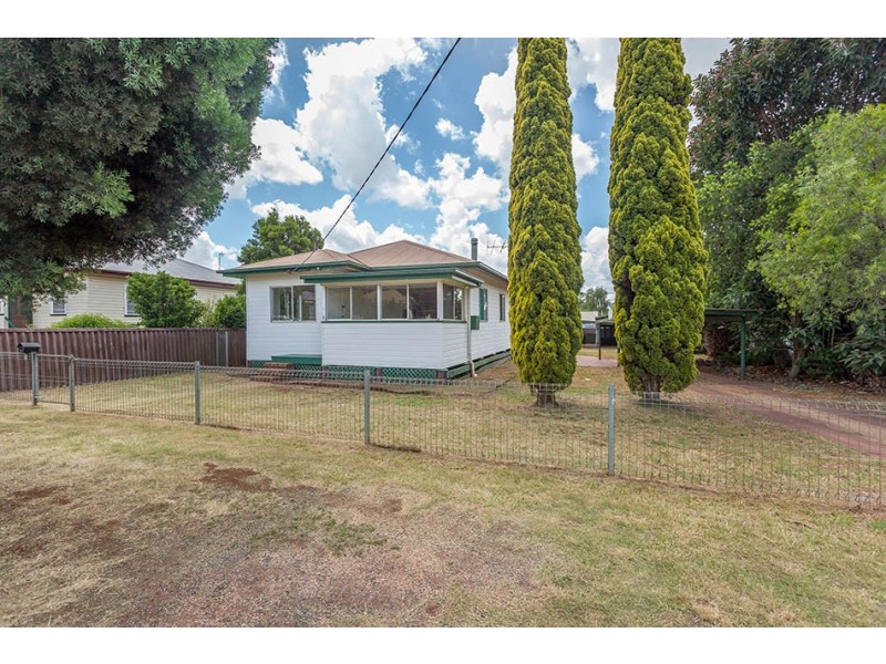 1 Race Street, Newtown QLD 4350