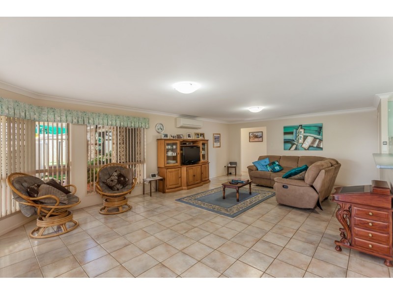 4 Osborne Court, Kearneys Spring QLD 4350