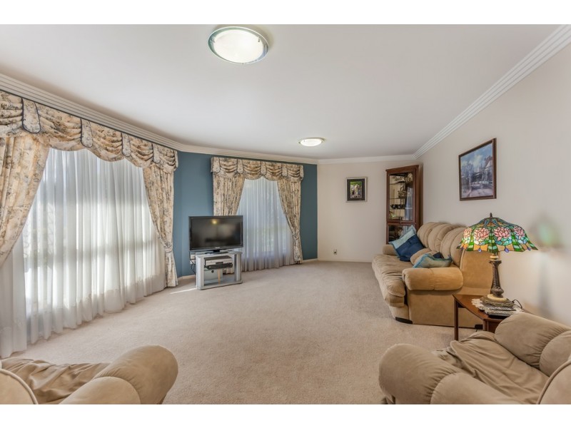 4 Osborne Court, Kearneys Spring QLD 4350