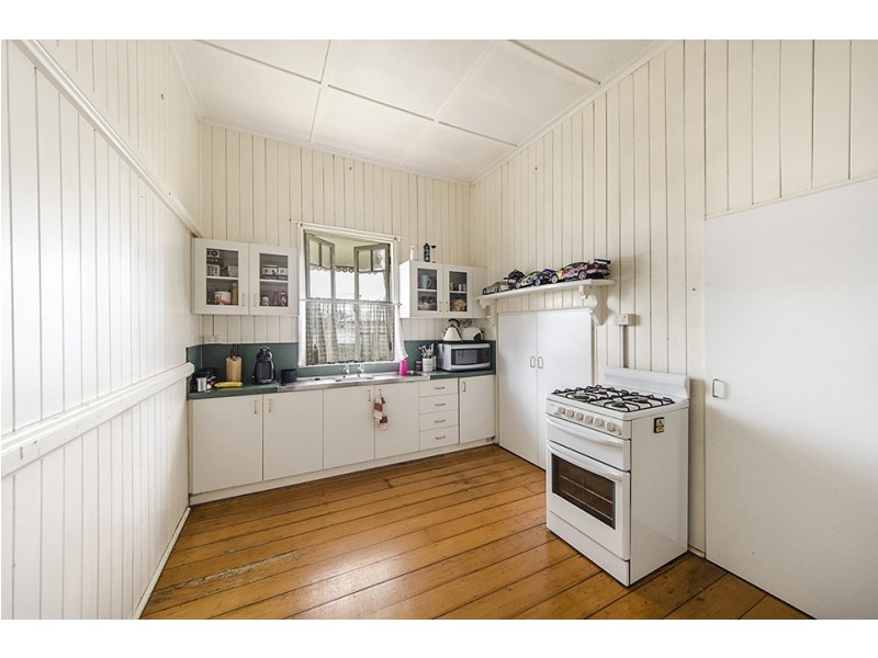 6 Ivory Street, North Toowoomba QLD 4350