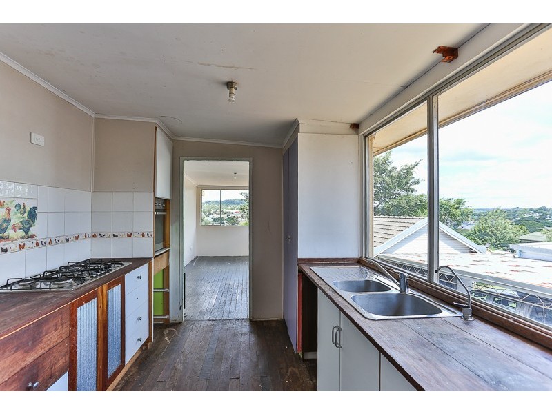 14 Donegal Street, Rockville QLD 4350