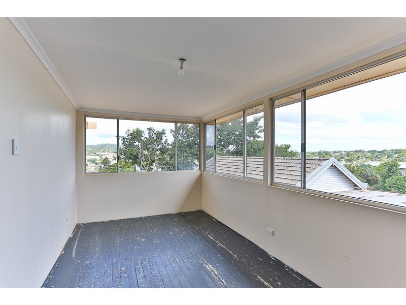 14 Donegal Street, Rockville QLD 4350