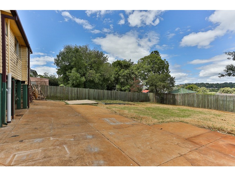 14 Donegal Street, Rockville QLD 4350