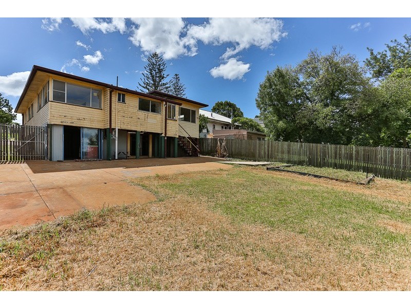 14 Donegal Street, Rockville QLD 4350