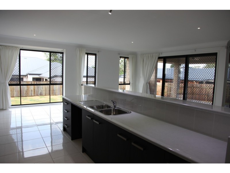 414 Mackenzie Street, Middle Ridge QLD 4350