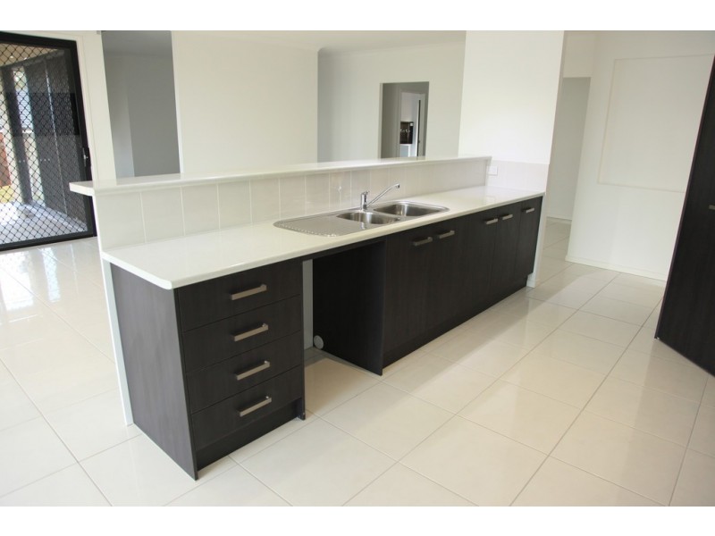 414 Mackenzie Street, Middle Ridge QLD 4350