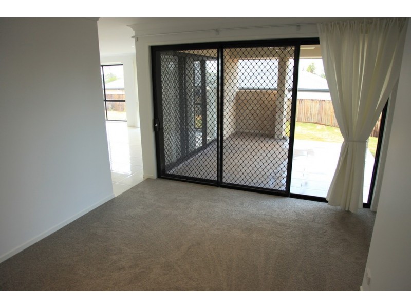 414 Mackenzie Street, Middle Ridge QLD 4350