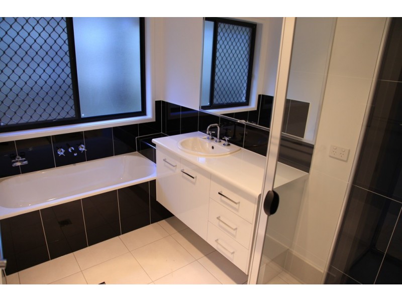 414 Mackenzie Street, Middle Ridge QLD 4350