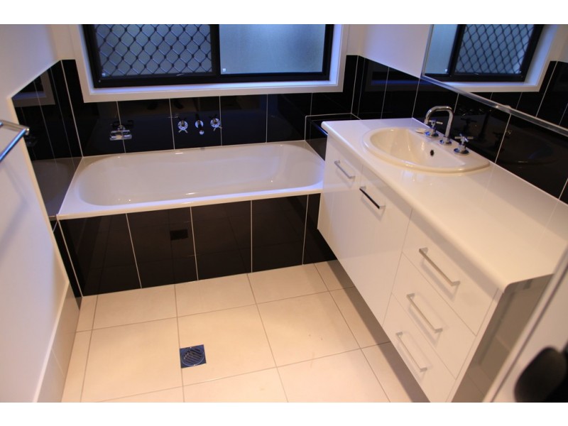414 Mackenzie Street, Middle Ridge QLD 4350
