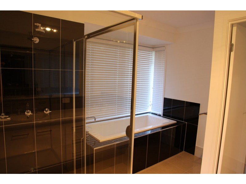 414 Mackenzie Street, Middle Ridge QLD 4350