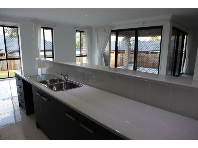 414 Mackenzie Street, Middle Ridge QLD 4350