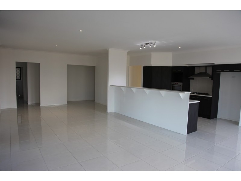 414 Mackenzie Street, Middle Ridge QLD 4350