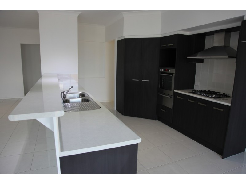 414 Mackenzie Street, Middle Ridge QLD 4350