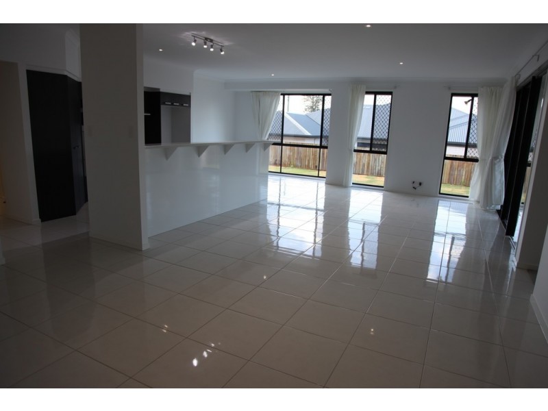 414 Mackenzie Street, Middle Ridge QLD 4350