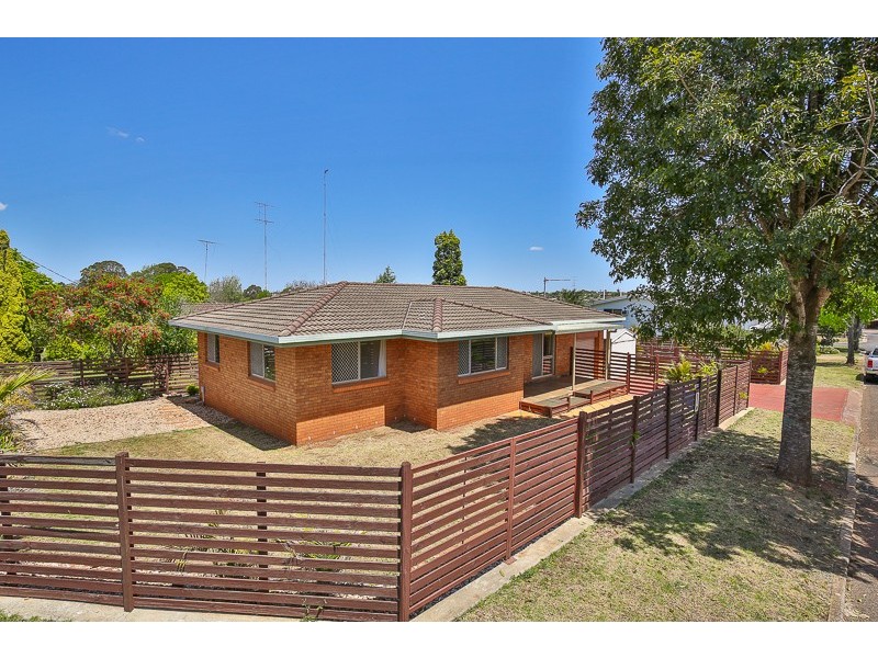 1 Farr Street, Kearneys Spring QLD 4350
